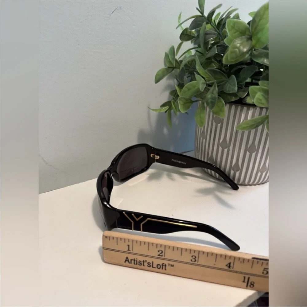 Yves Saint Laurent (YSL) sunglasses 6220/S model